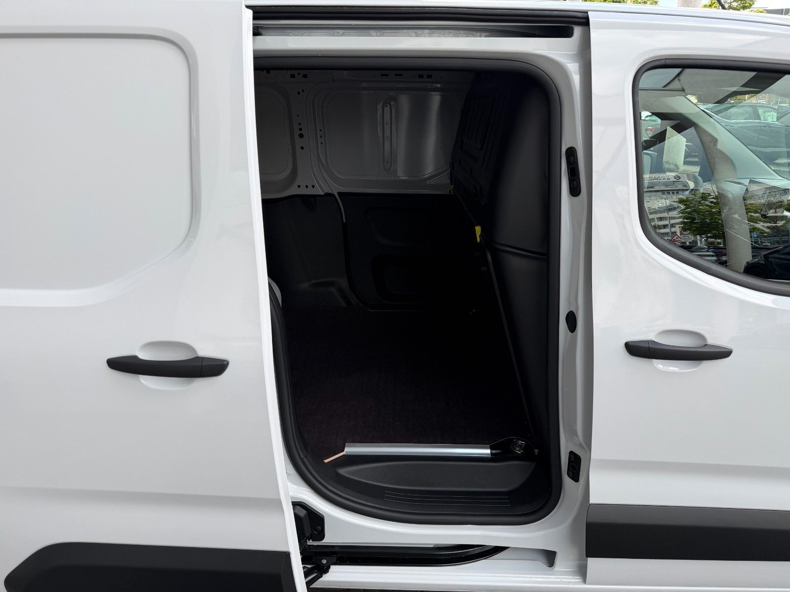 Fahrzeugabbildung Opel Combo E Cargo 1.5 D Basis erhöhte Nutzlast XL