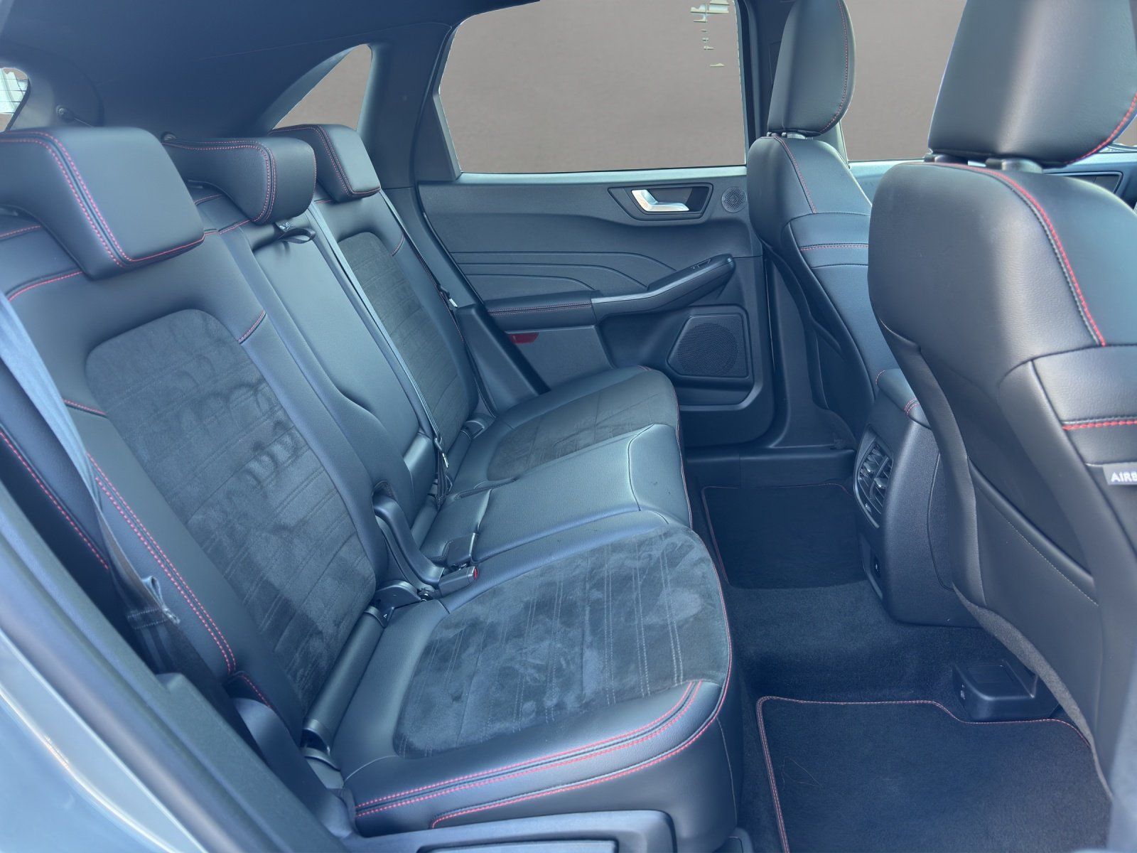 Fahrzeugabbildung Ford Kuga 2.5 FHEV ST-Line X Aut./AHK/GRA/KAMERA/PANO