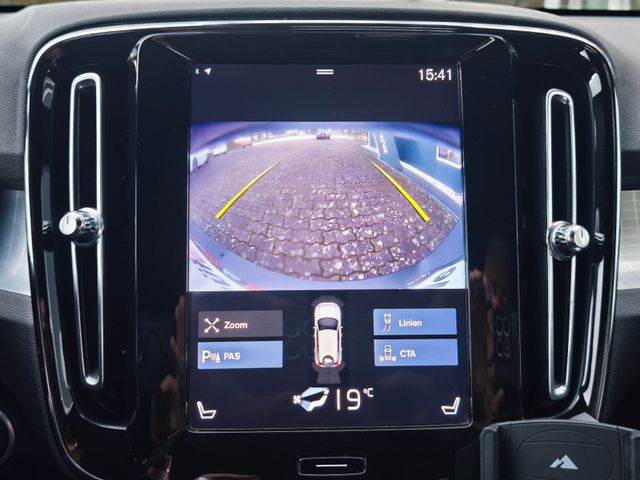 Volvo XC40 Momentum 2WD*AHK*LED*SHZ*Kamera*PDC*