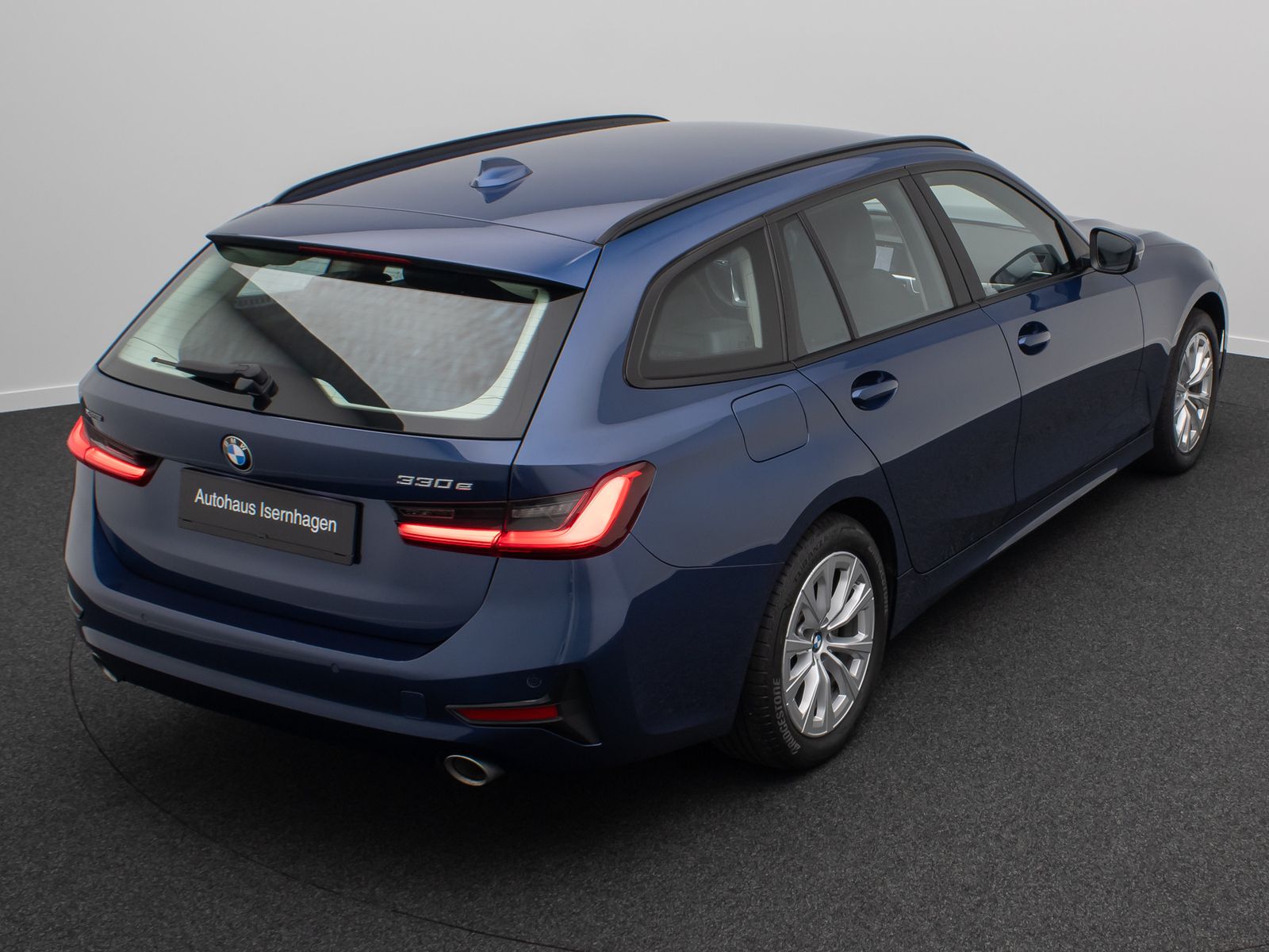 Fahrzeugabbildung BMW 330e xD Alarm DAB Komfort WLAN PDC Sport Leder