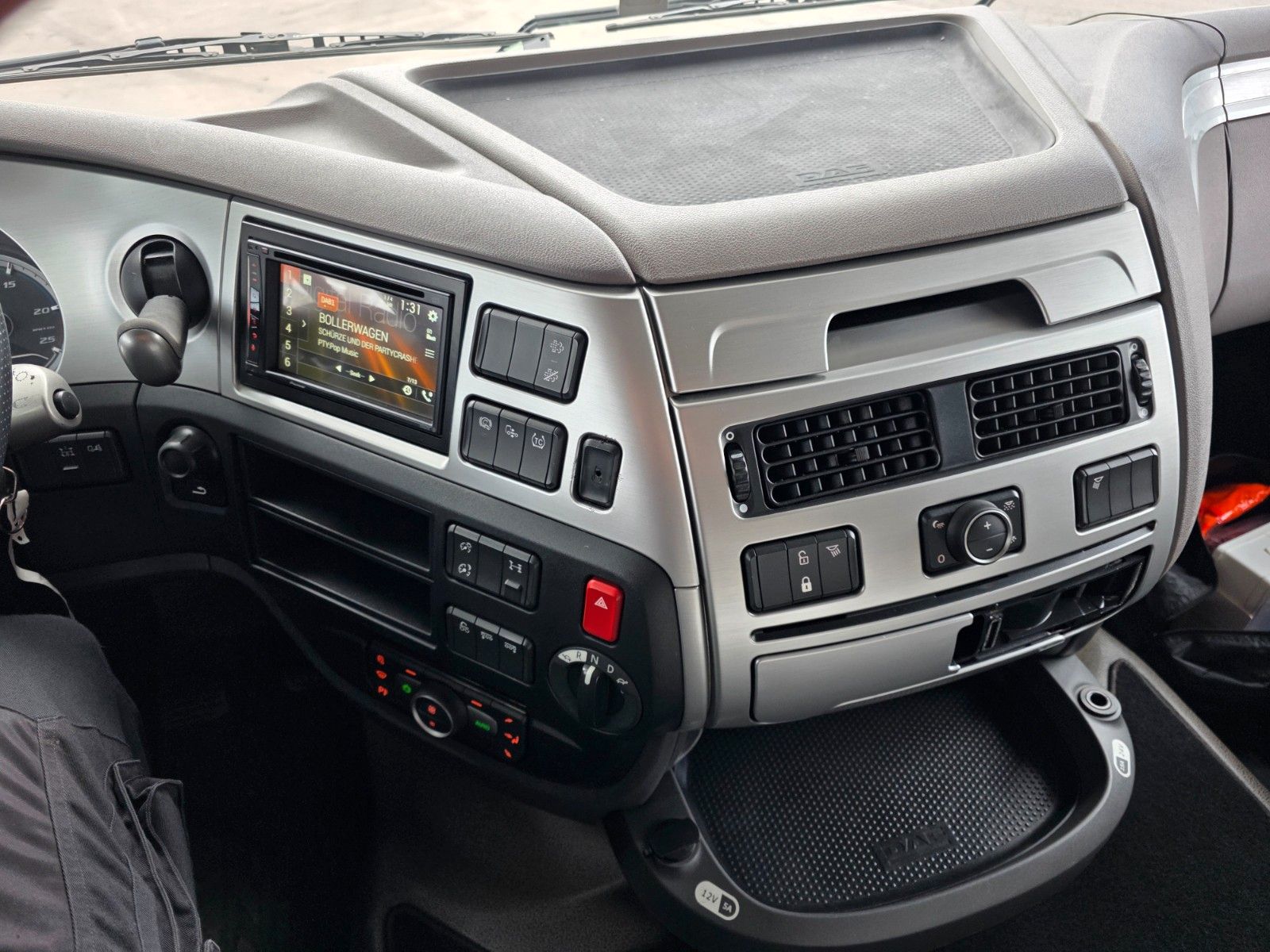 Fahrzeugabbildung DAF XF 530 8x2 Palfinger PK 34002 SH+JIB+Winde Funk