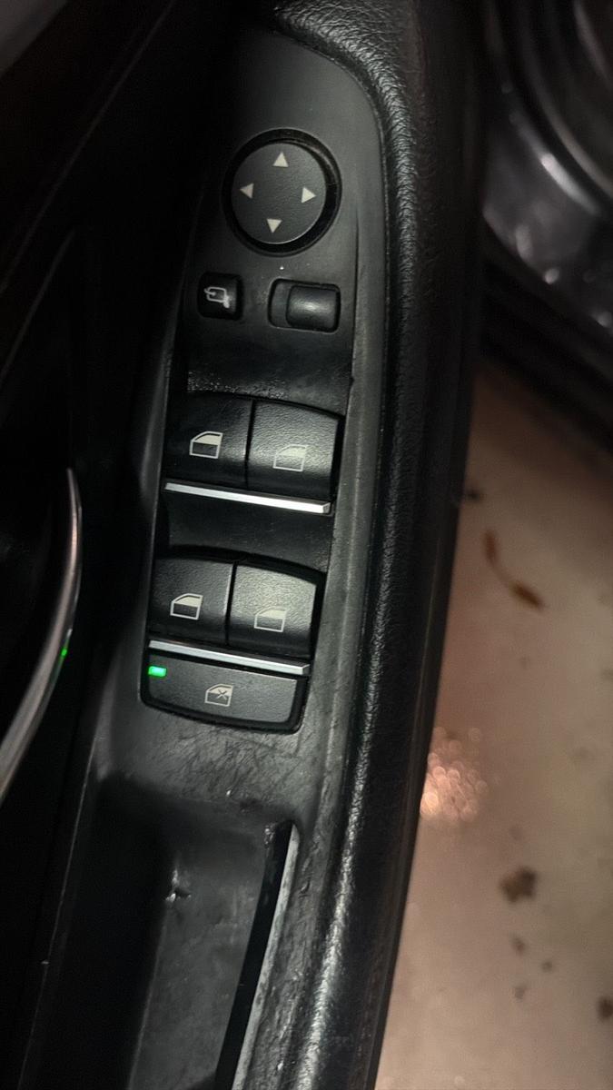BMW 520 2011 — photo 14