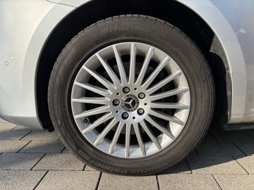 Mercedes V 220 - 9