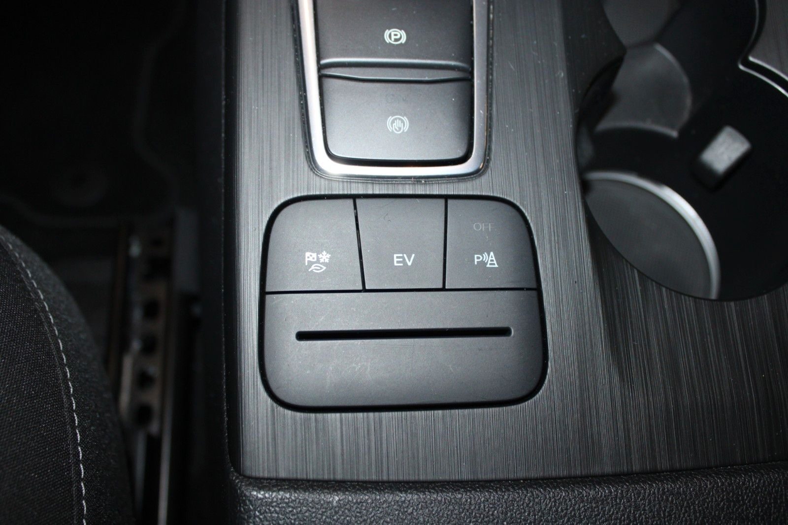 Fahrzeugabbildung Ford Kuga PHEV Aut. Titanium LED NAVI WinterPaket