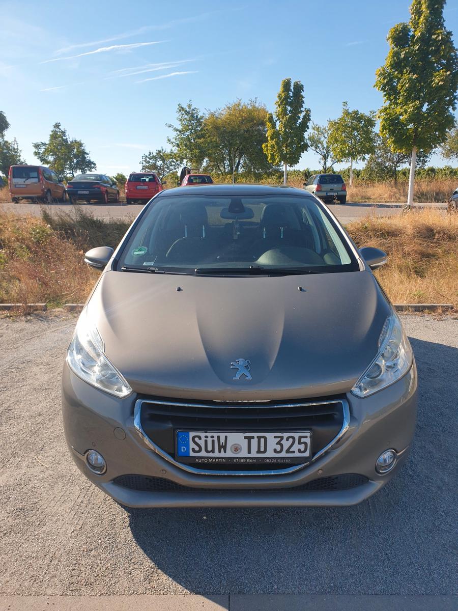 Peugeot 208 1.6 Allure BlueHDi 120 STOP & START Allure