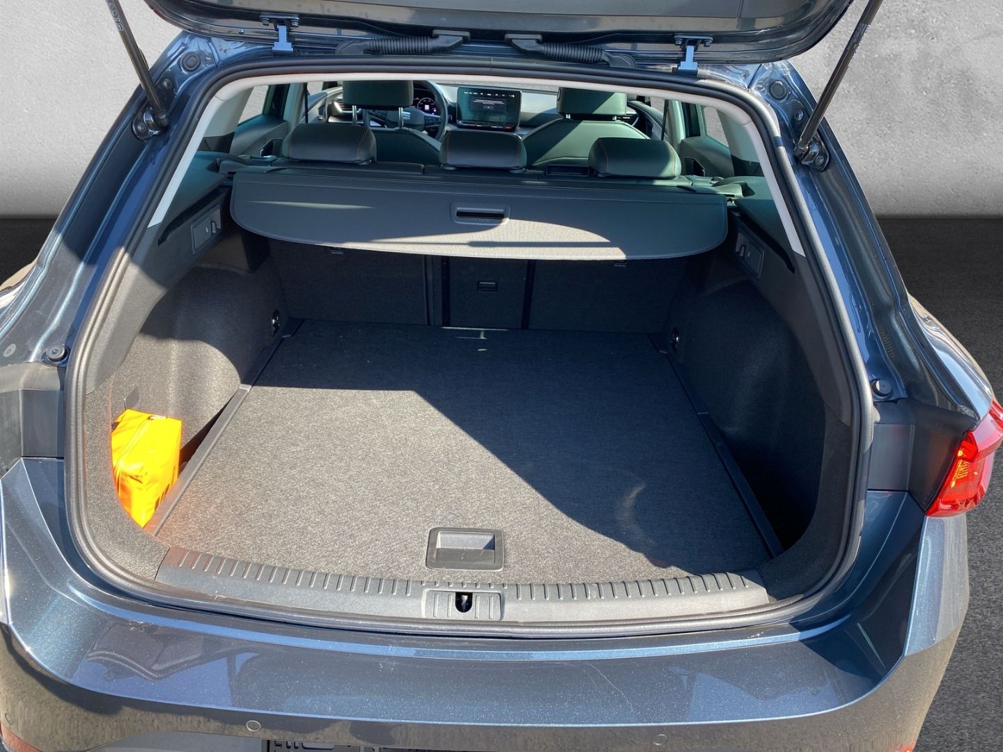 Fahrzeugabbildung SEAT Leon Sportstourer FR 2.0 TDI EU6d Navi Digitales