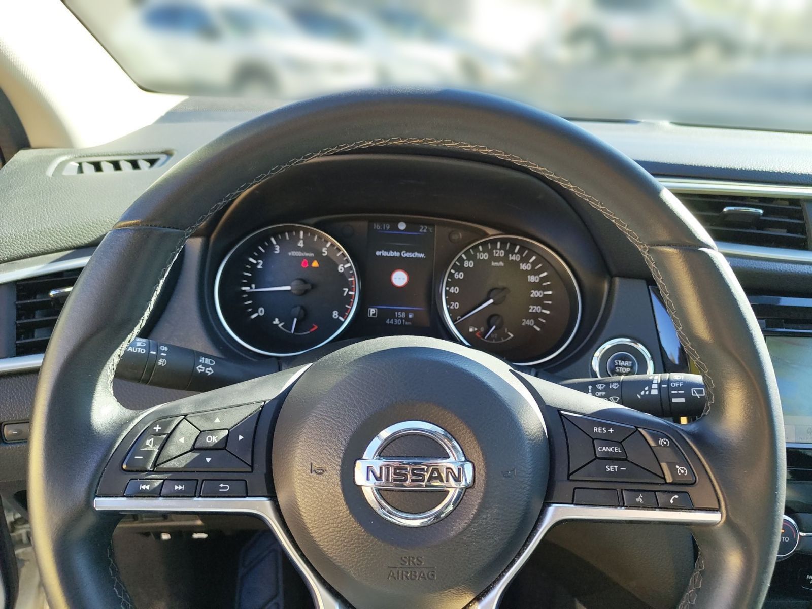 Fahrzeugabbildung Nissan Qashqai 1.3 DIG-T Akari*NAVI*360°KAMERA*SHZ*PDC