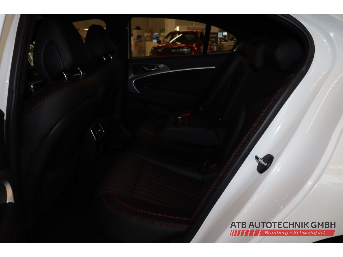 Fahrzeugabbildung Genesis G70 Shooting Brake 2.0T PLUS 4WD SPORT, Sitz, In