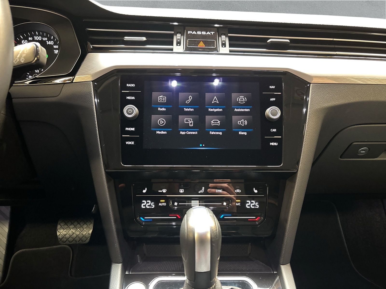 Fahrzeugabbildung Volkswagen Passat Variant 1.5 TSI Business AppConnect Kamer