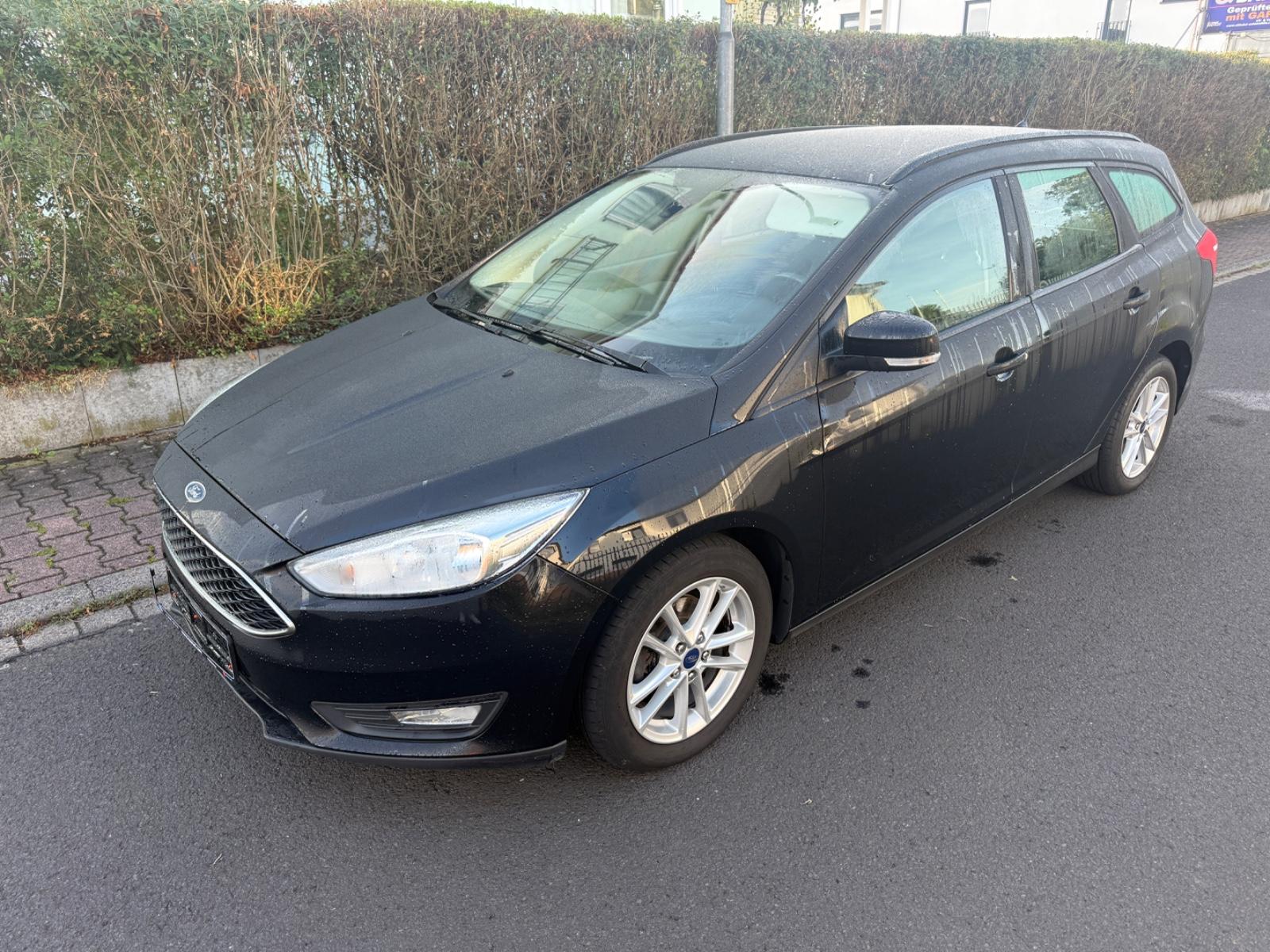 Ford Focus 2015 — rear view