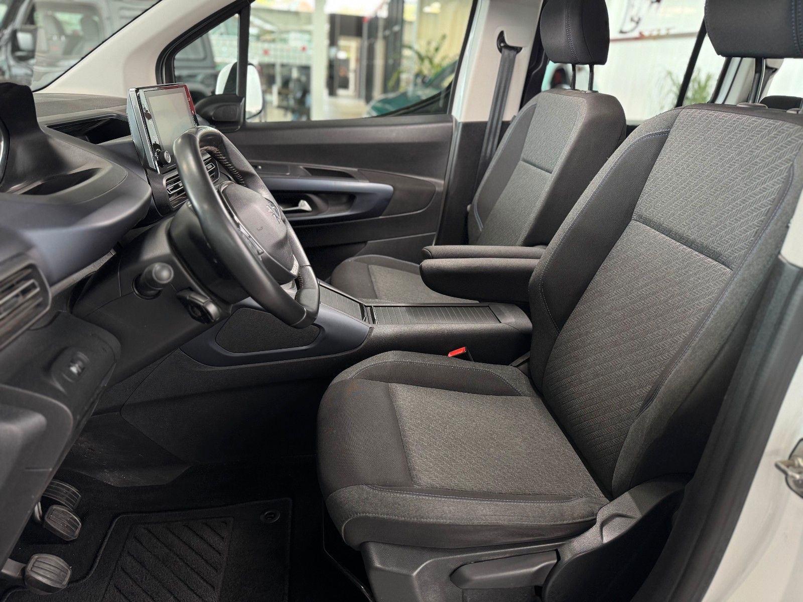 Fahrzeugabbildung Peugeot Rifter 1.5 HDI Allure AHK Klima Drive-Assist-Pak