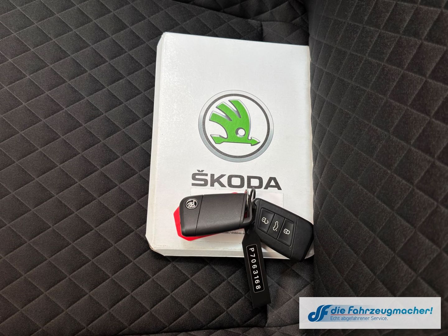 Fahrzeugabbildung SKODA Superb Combi Ambition Digitales Cockpit LED Sper