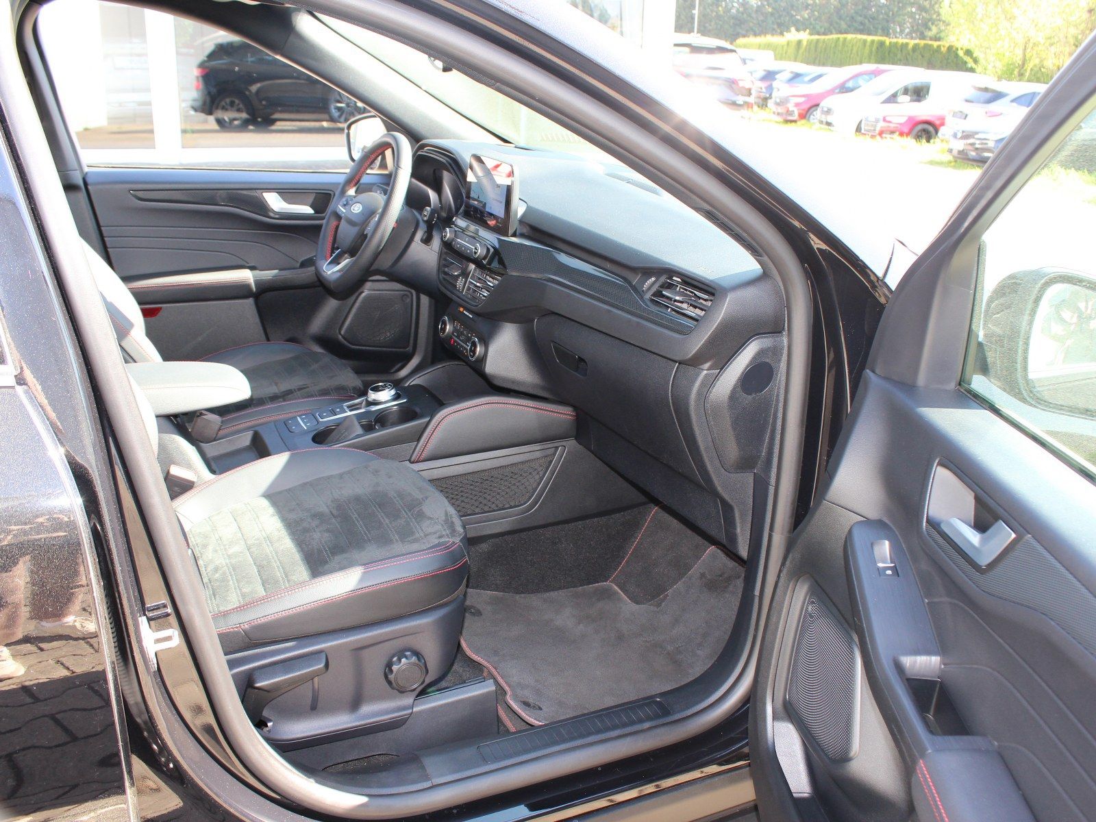 Fahrzeugabbildung Ford Kuga Plug-In Hybrid ST-Line X 2,5 Duratec