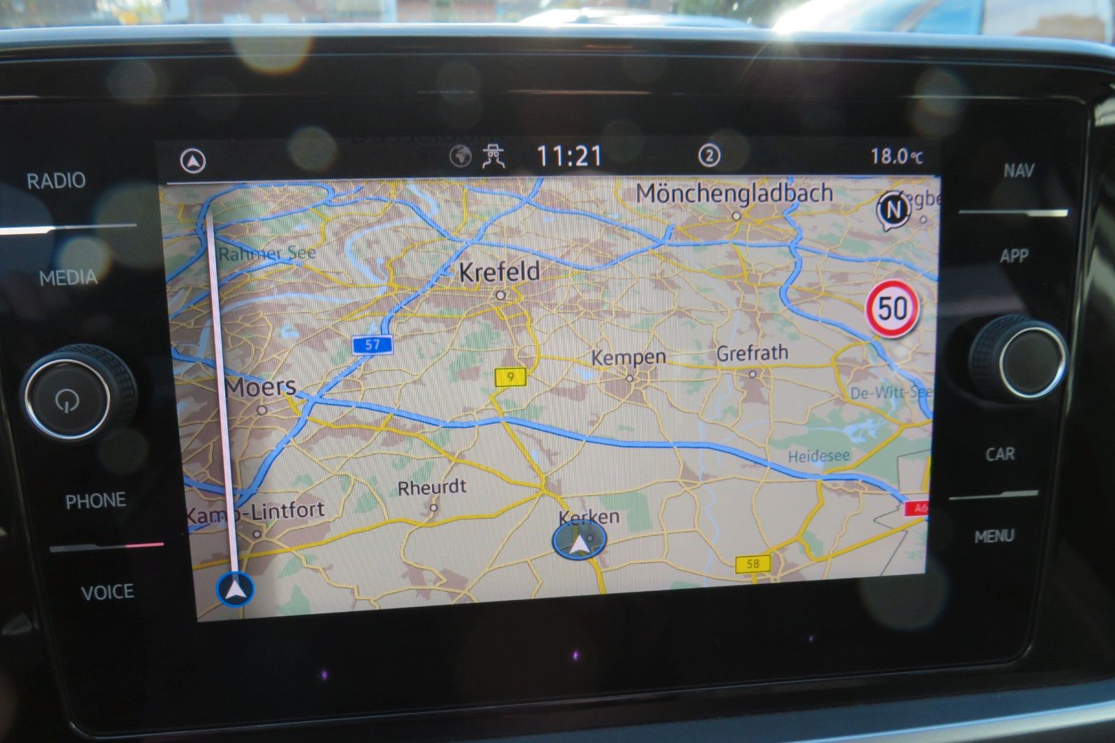 Fahrzeugabbildung Volkswagen T-Roc Life DSG AHK NAVI SITZH. APP-CON. LED 1Hd