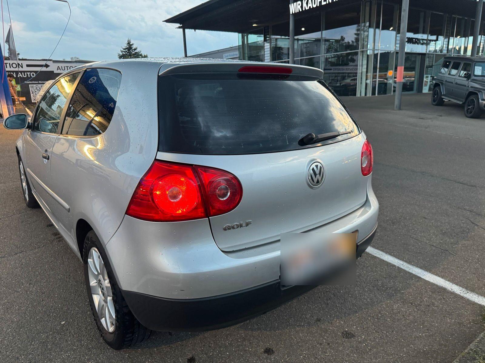 Volkswagen Golf 2005 — rear view
