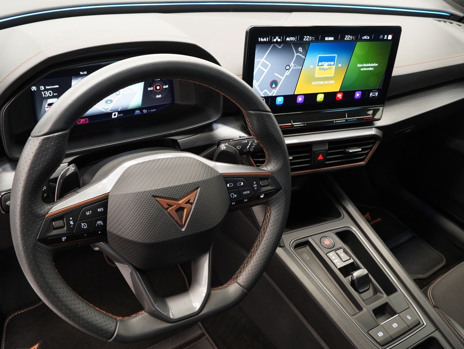 Fahrzeugabbildung CUPRA Formentor 1.5 TSI DSG LED/ACC/CARPLAY/KAMERA/19"