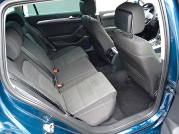 Volkswagen Passat - 11
