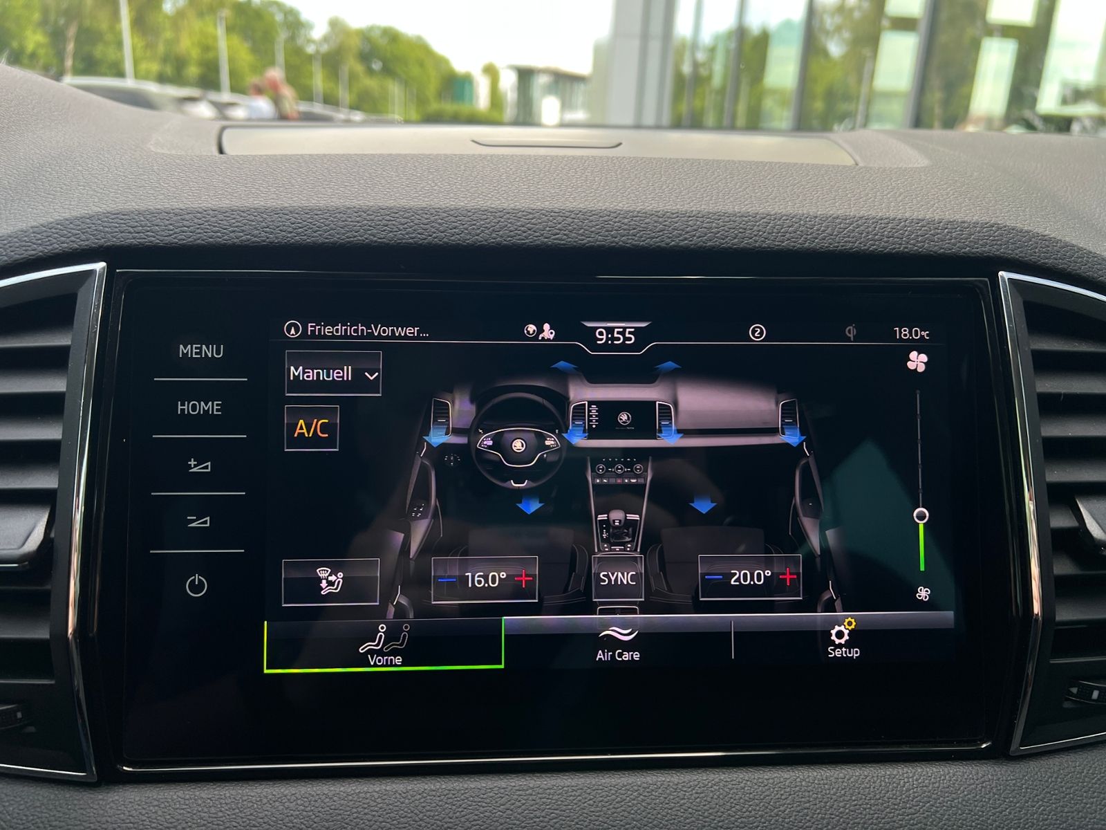 Fahrzeugabbildung SKODA Karoq Style 2.0 TDI DSG *AHK,LED,Navi,Kamera,18'