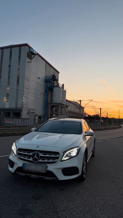 Image of Mercedes-Benz GLA 220