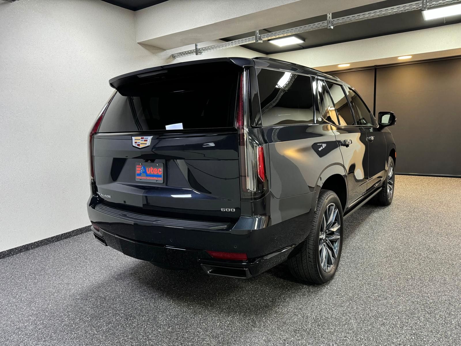Fahrzeugabbildung Cadillac ESCALADE SPORT-PLATINUM 6.2 V8 -NIGHT VI.-LPG