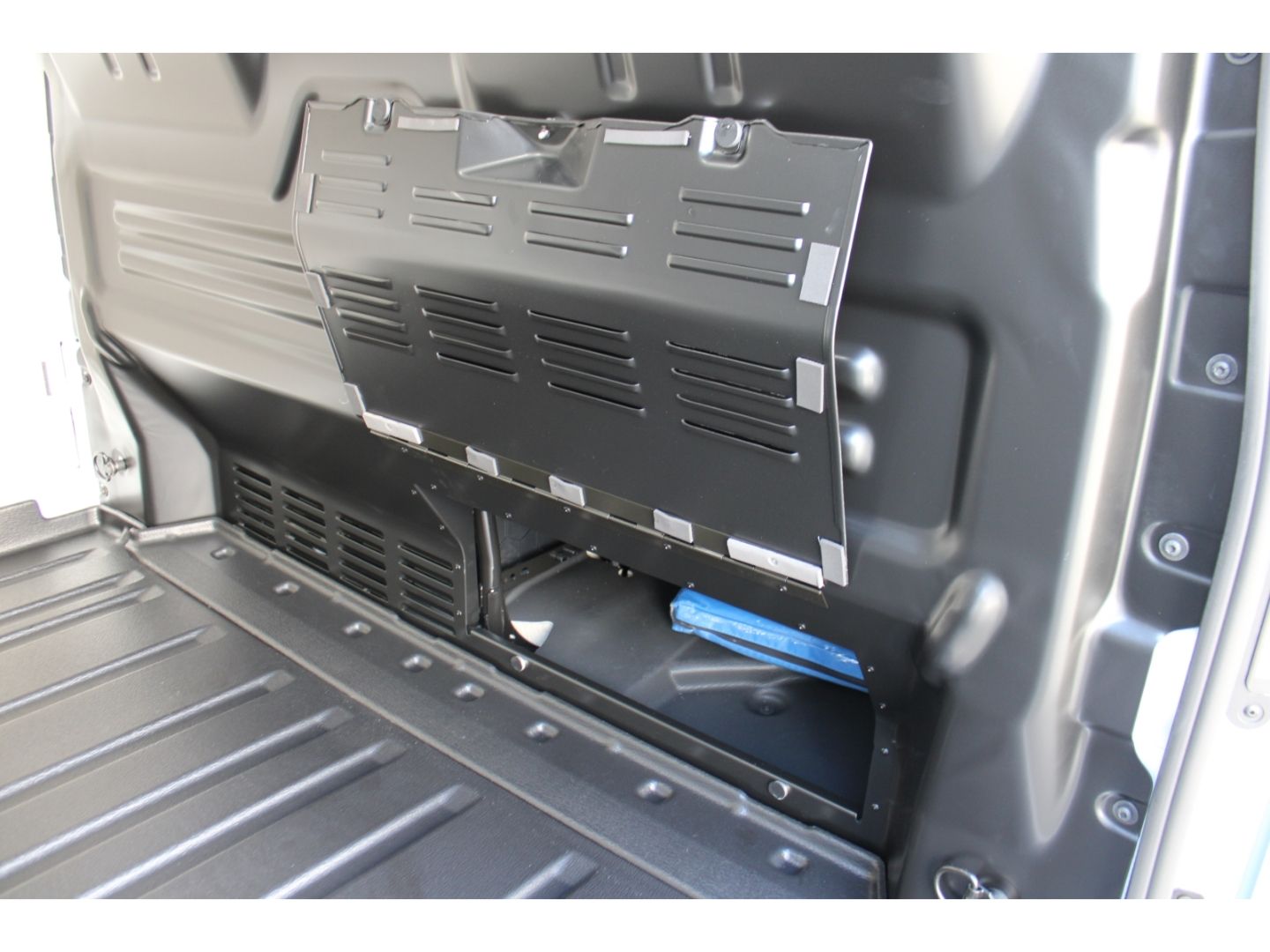 Fahrzeugabbildung Ford Transit Custom 320 L1 Trend LED GRA PDC RFK AHK