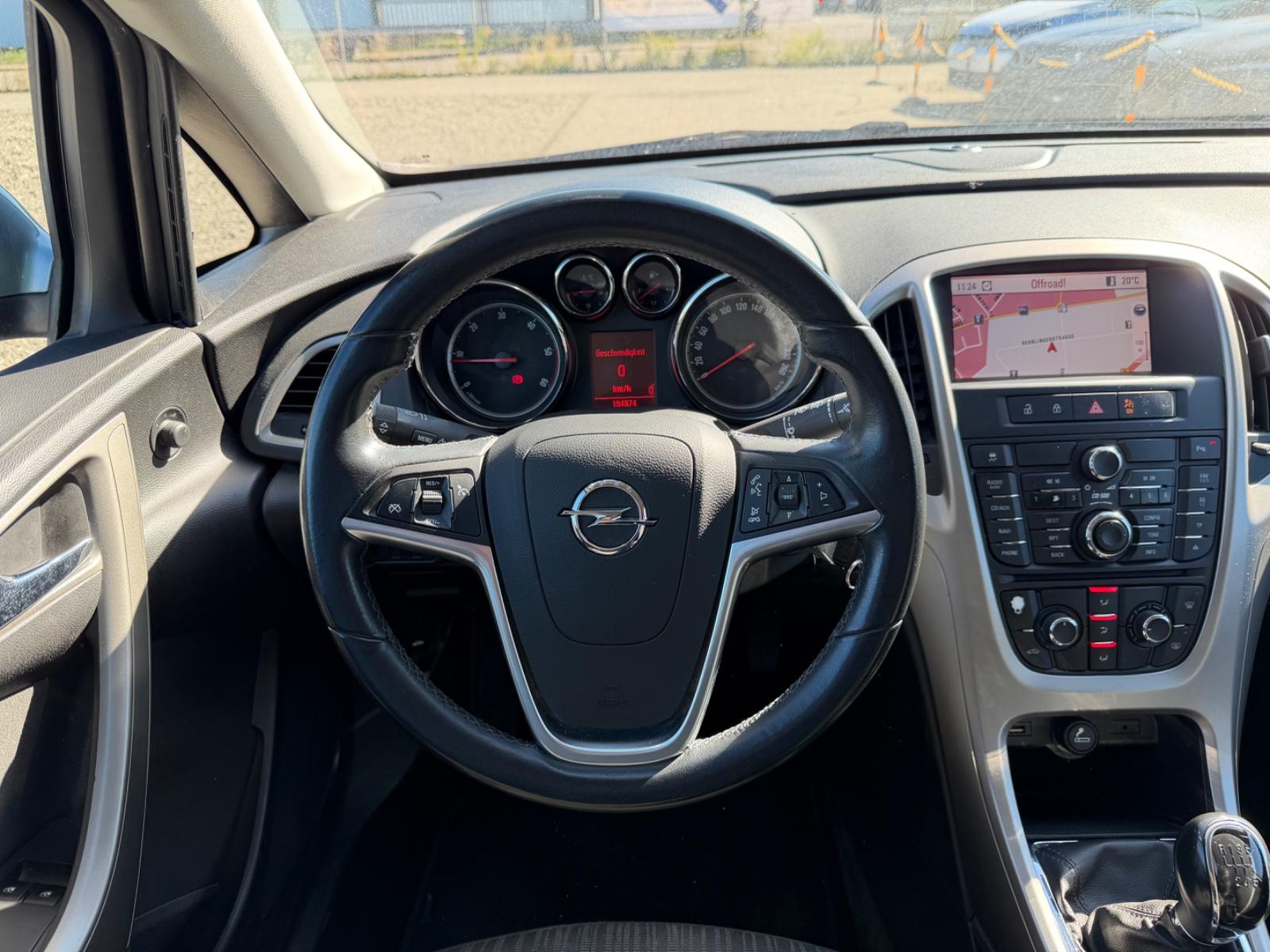 Opel Astra 2011 — photo 17