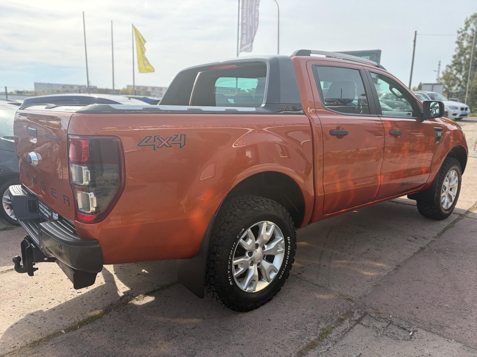 Ford Ranger Wildtrak Double Cab 3.2 TDCi 5 cyl. 200 ch BVA 4x4 / Attelage 3,35 t / Cuir / GPS / Caméra de recul