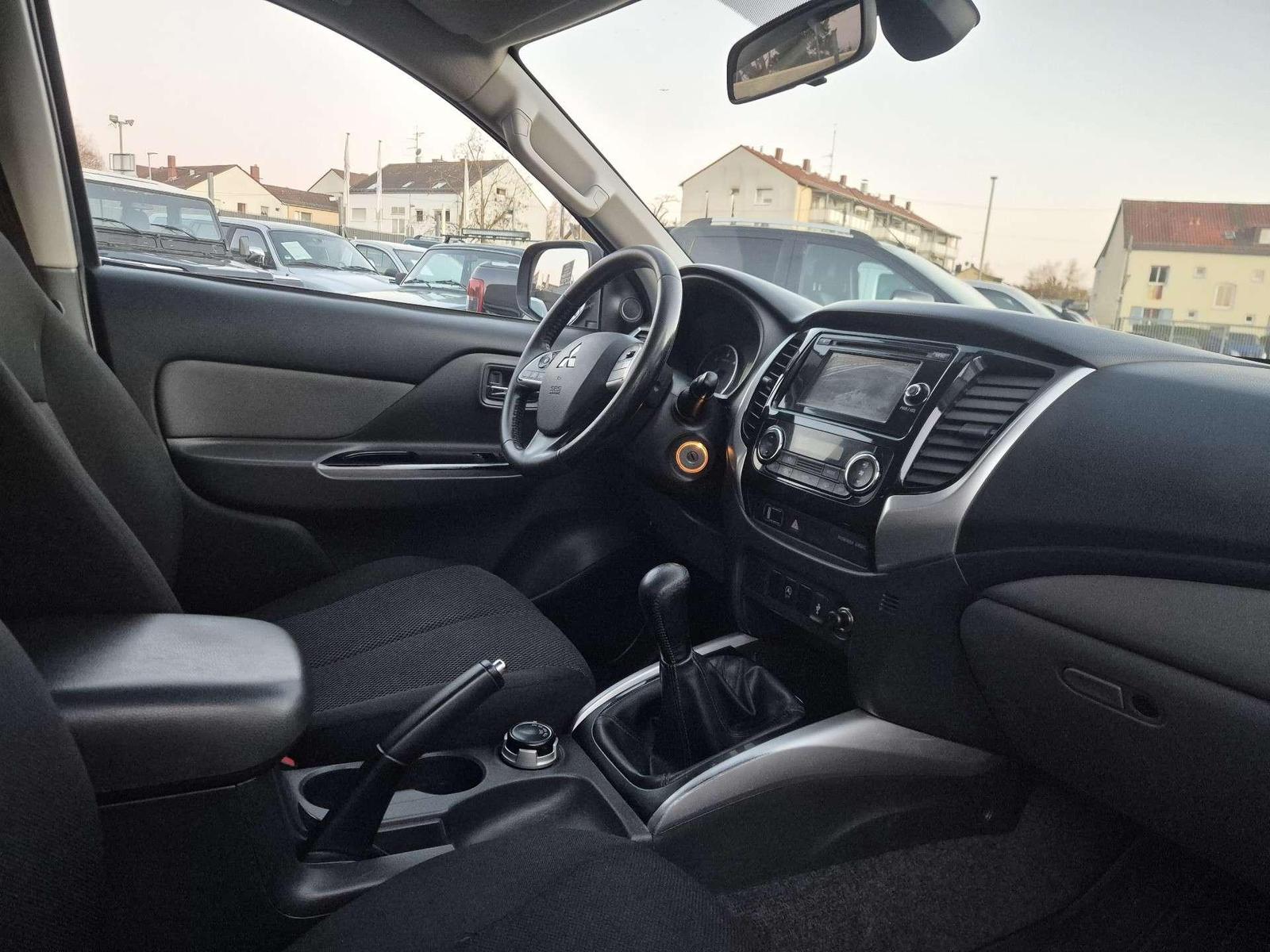 Mitsubishi L200 Plus Club Cab 4WD *AHK 3.0 To. / Top Optik*