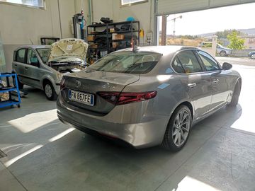 Alfa-Romeo Giulia - 12