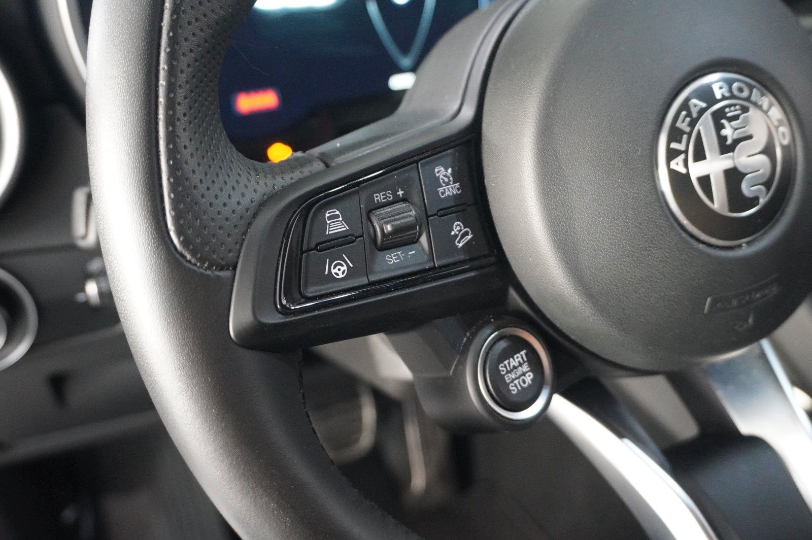 Fahrzeugabbildung Alfa Romeo Stelvio 2.2D VELOCE Q4 NAVI/LED/KAMERA/MATRIX/SH