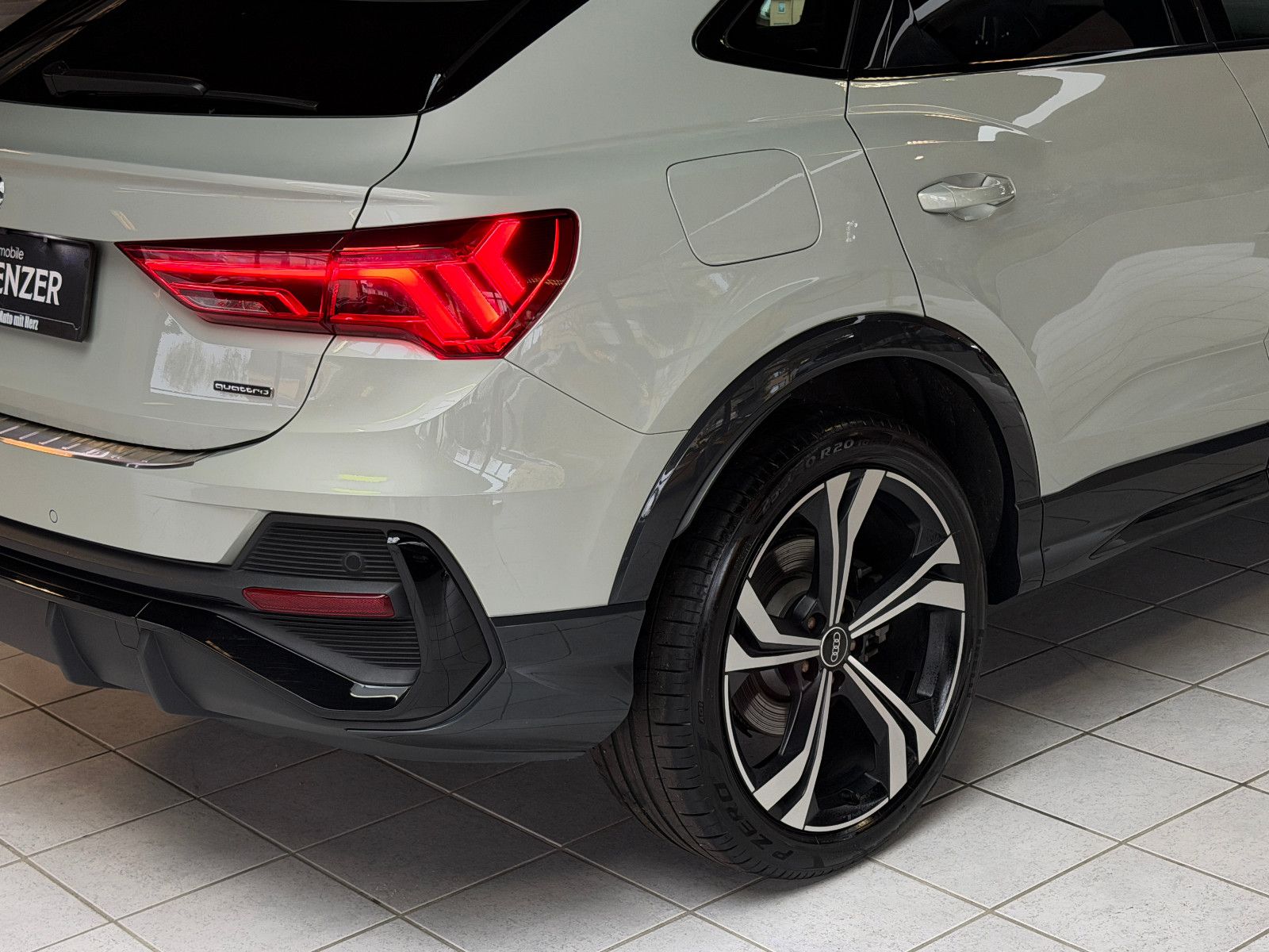 Fahrzeugabbildung Audi Q3 Sportback 45 TFSI quattro S line/PANORAMA/
