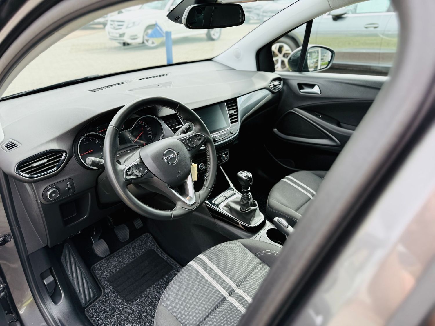 Fahrzeugabbildung Opel Crossland X 1,2 T ELEG., Navi, Panod, LED, RFK,