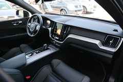 Fahrzeugabbildung Volvo XC60 RC T8 AWD R-Design*LUFT*360*H&K*HUD*STHZ*QI