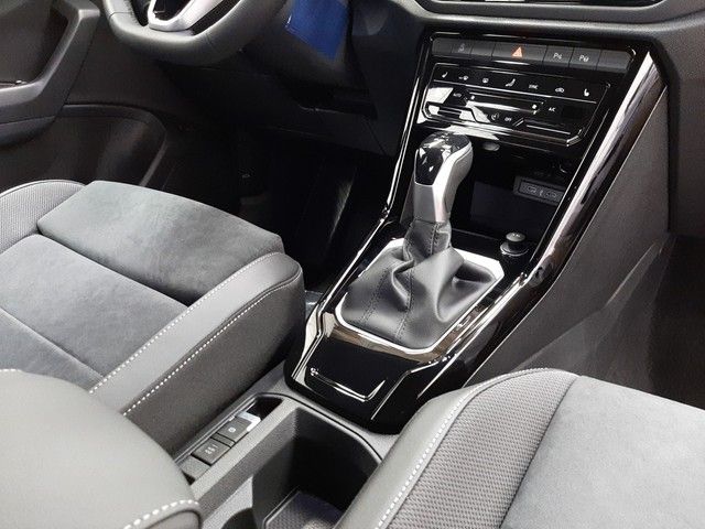 Fahrzeugabbildung Volkswagen T-Roc Black Style 1.5TSI DSG AHK Matrix Massage