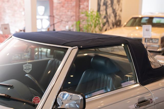 Fahrzeugabbildung Mercedes-Benz SL 560 W107 Cabrio, matching numbers