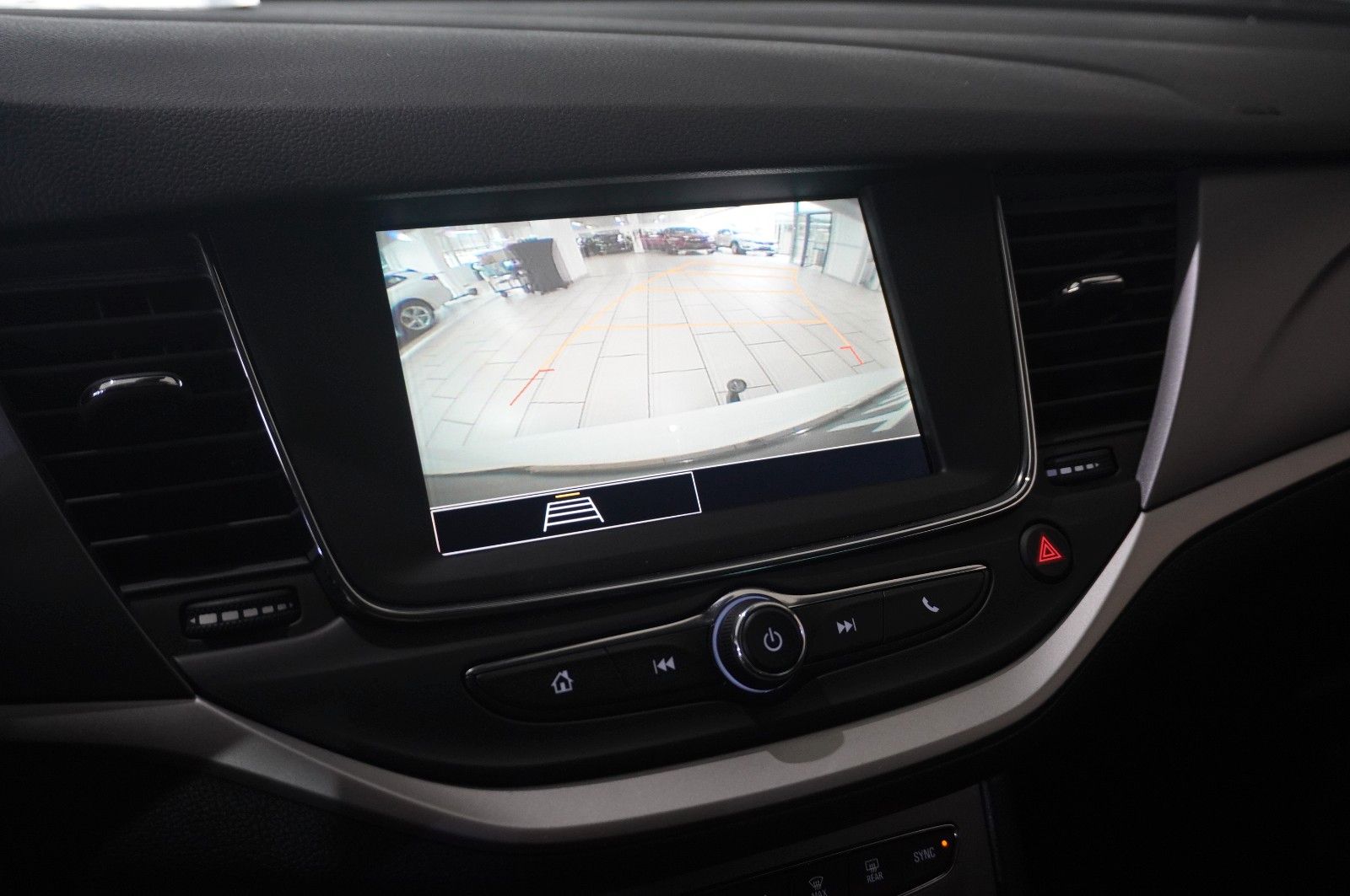Fahrzeugabbildung Opel Astra K ST 1.2T EDITION NAVI/LED/KAMERA/SHZ/AHK