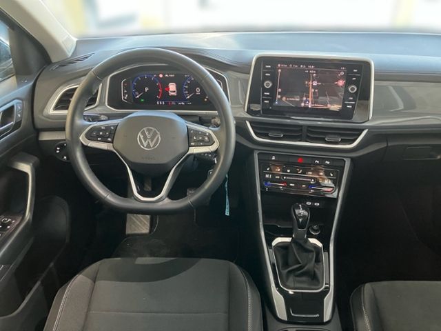 Fahrzeugabbildung Volkswagen T-ROC 1.5 TSI DSG 110 KW "STYLE" AHK NAVI LED-PL