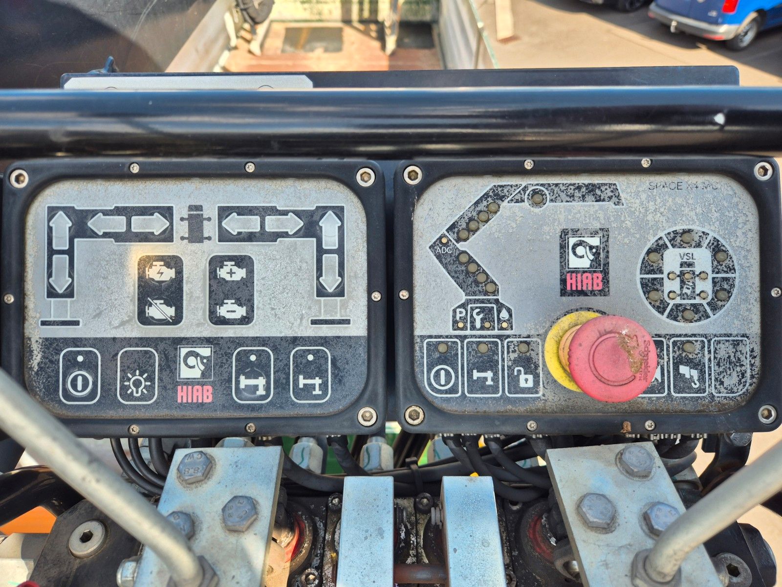 Fahrzeugabbildung MAN TGS 26.420 6x2-4 LL Hiab 177K PRO 2 Stück