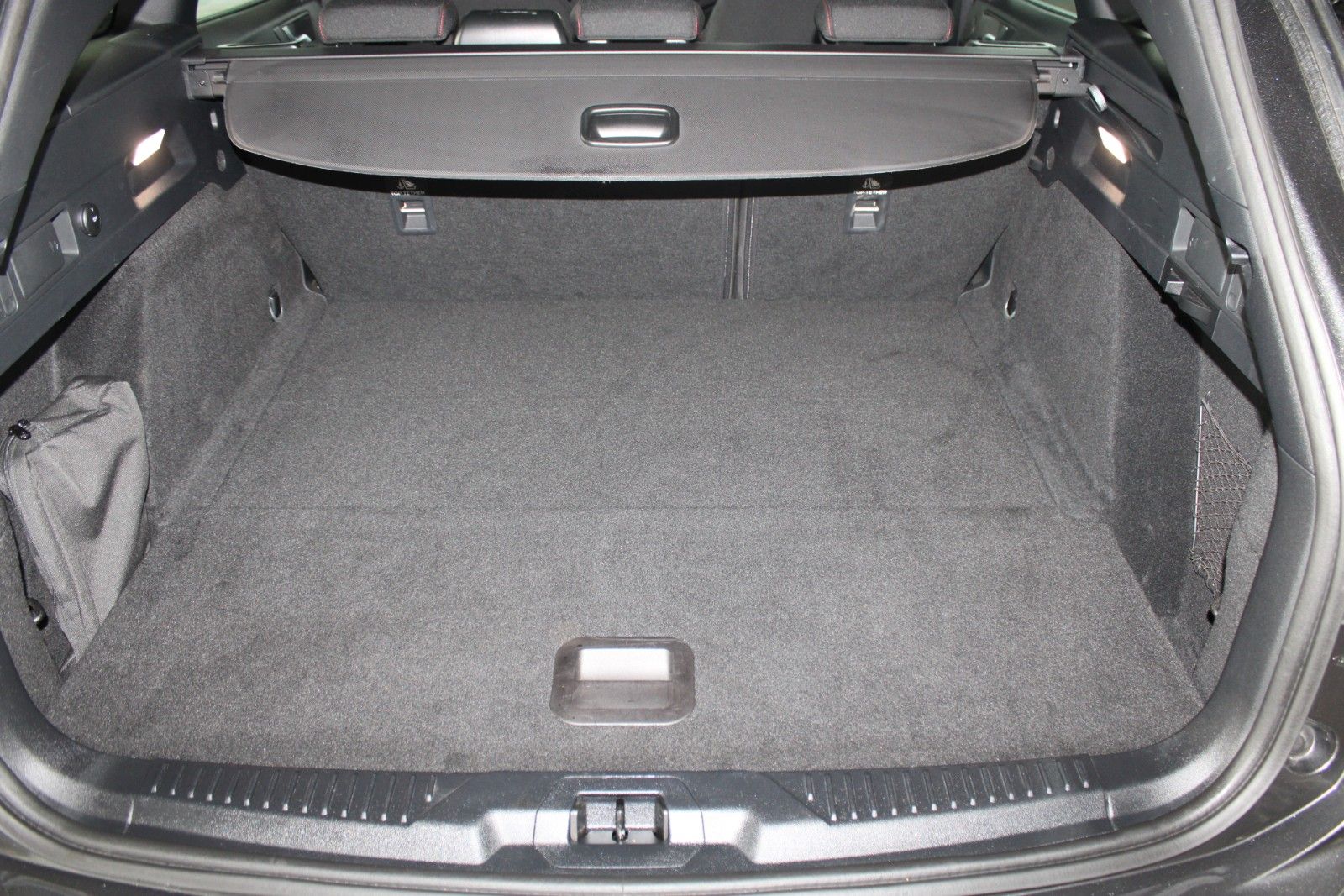 Fahrzeugabbildung Ford Focus ST-Line Aut. LED AHK ACC B&O WinterPak uvm