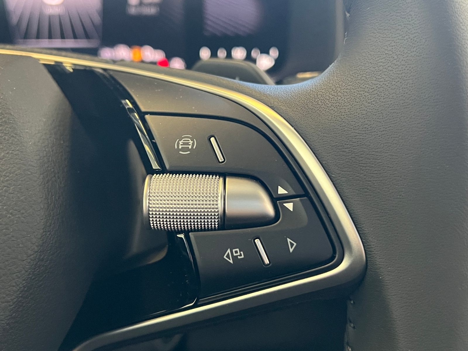 Fahrzeugabbildung SKODA Karoq Selection 1.5 TSI DSG *AHK, LED, 18"-LM*