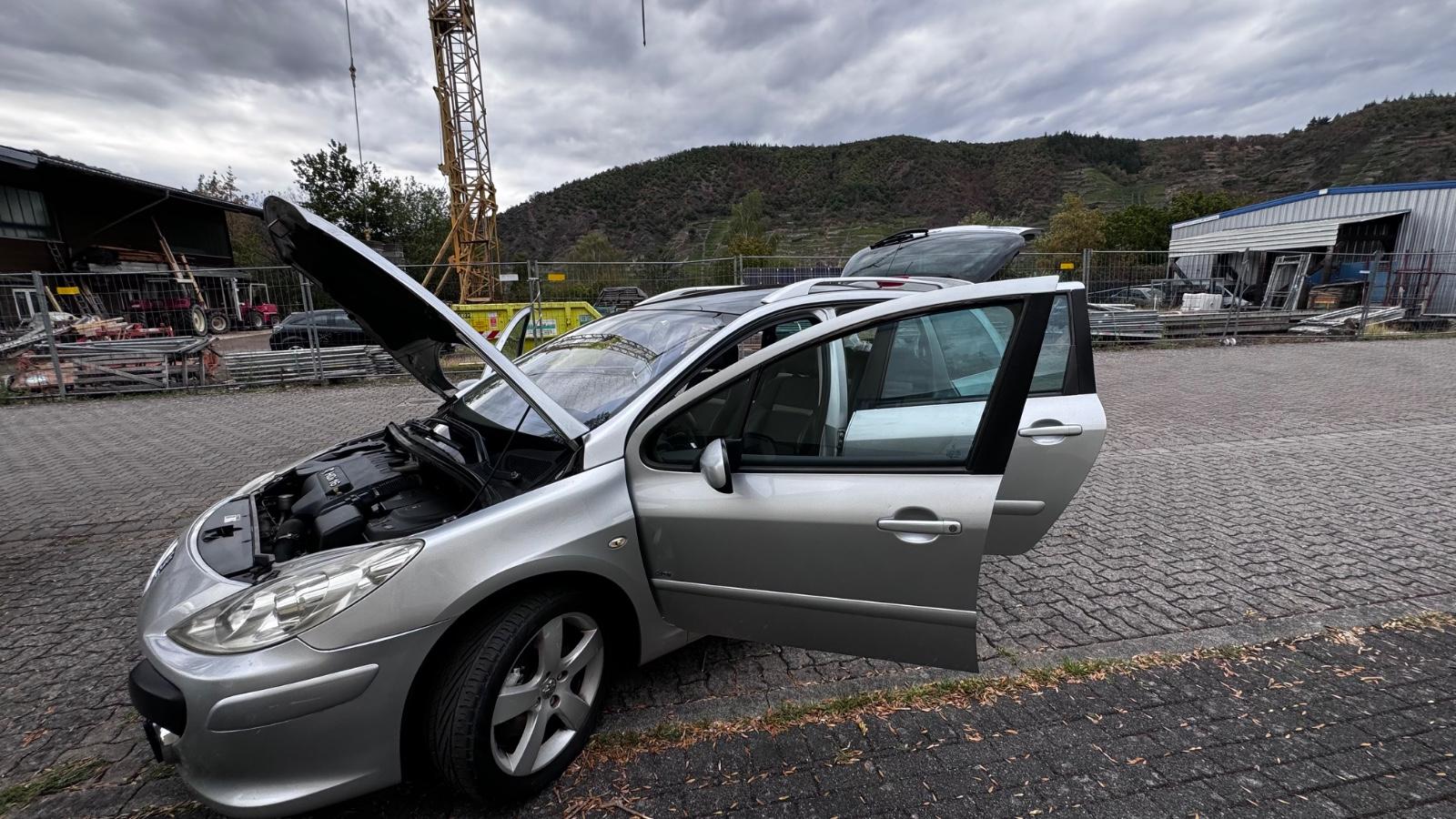 Peugeot 307 Kombi TÜV7-27 Voll KLIMA LEDER PANO NAVI FP!