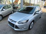Ford Focus Lim. Titanium - Ford Focus aus 2011: Limousine