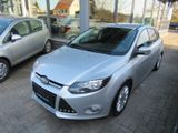 Ford Focus Lim. Titanium - Ford Focus aus 2011: Titanium
