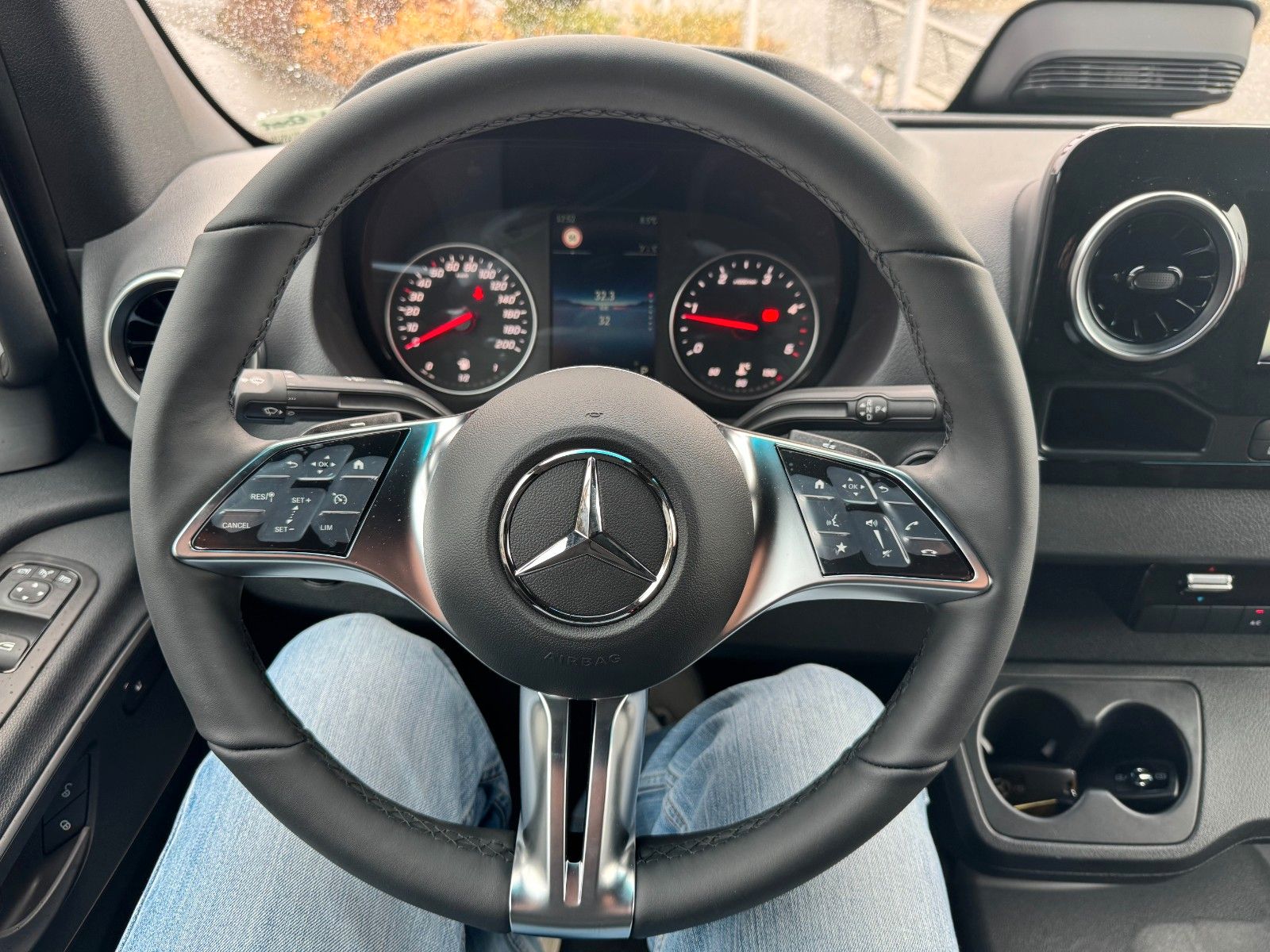 Fahrzeugabbildung Mercedes-Benz Sprinter 319 CDI 4325 Klima Kamera LED