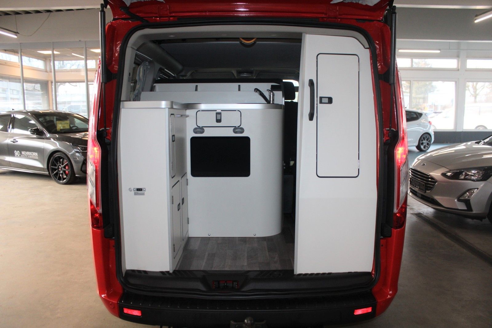 Fahrzeugabbildung Ford Transit Custom NUGGET Aufstelldach AHK Markise