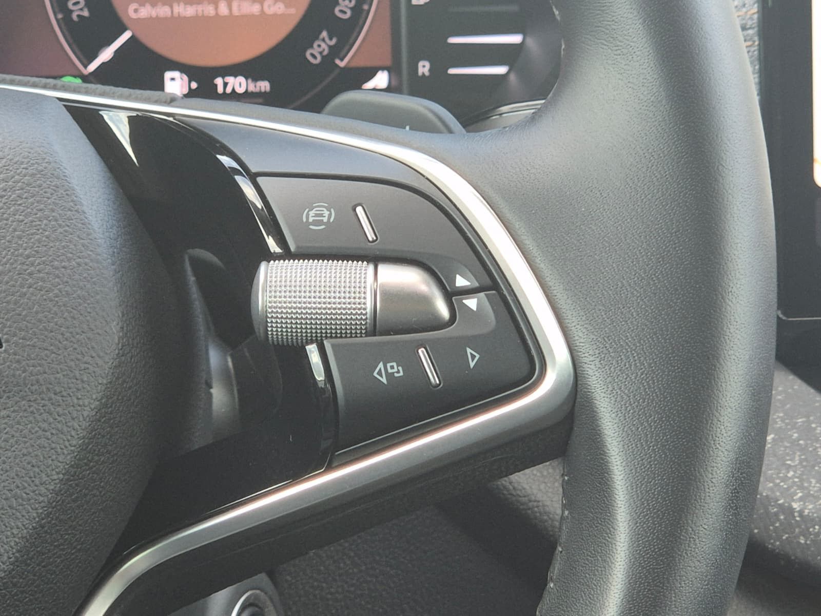 Fahrzeugabbildung SKODA Octavia 1.5 eTSI DSG Selection LED*AHK*5J-Gar.