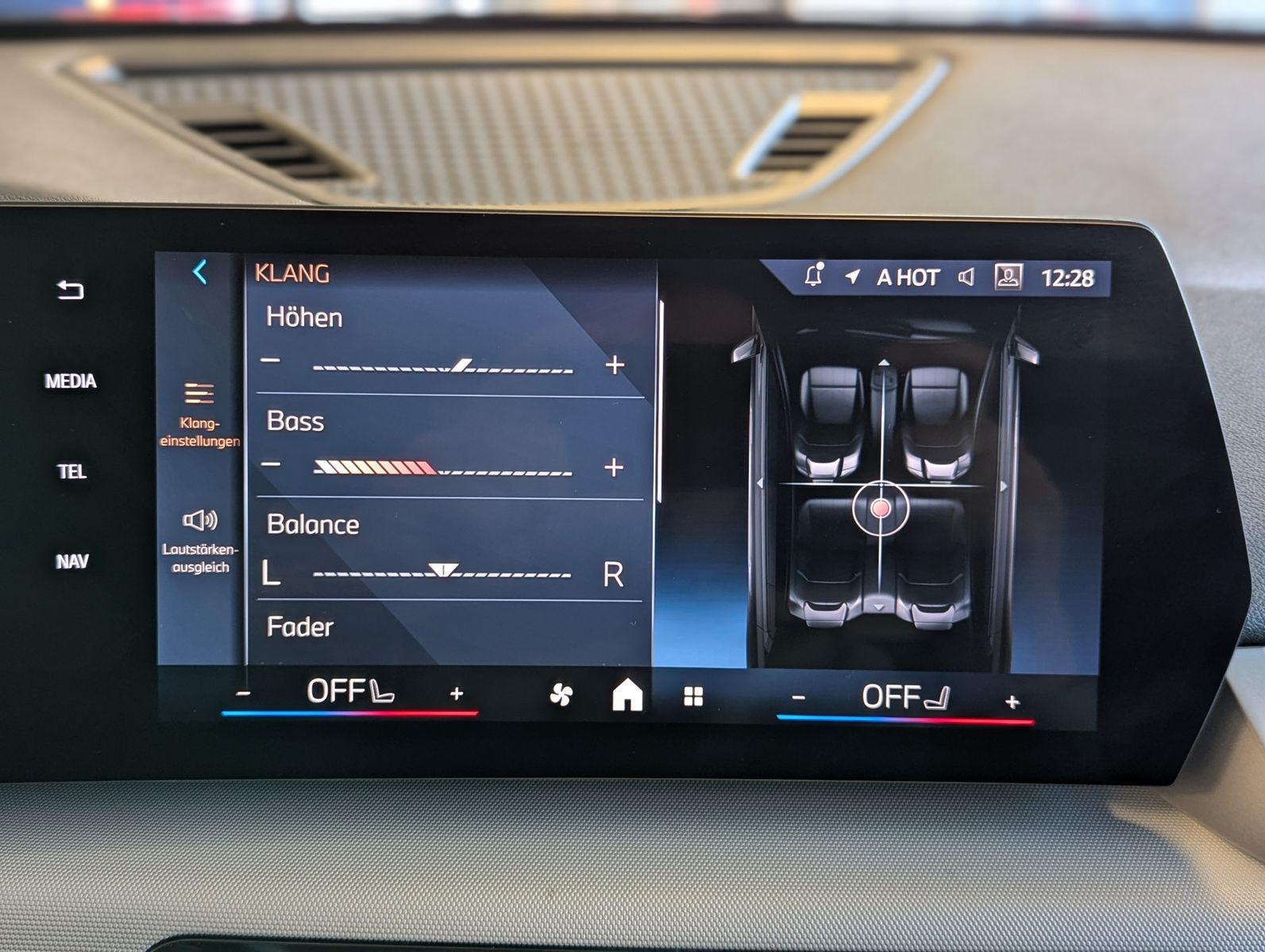 BMW X1 18 i Travel-Paket Pano Kamera AHK - Image 30