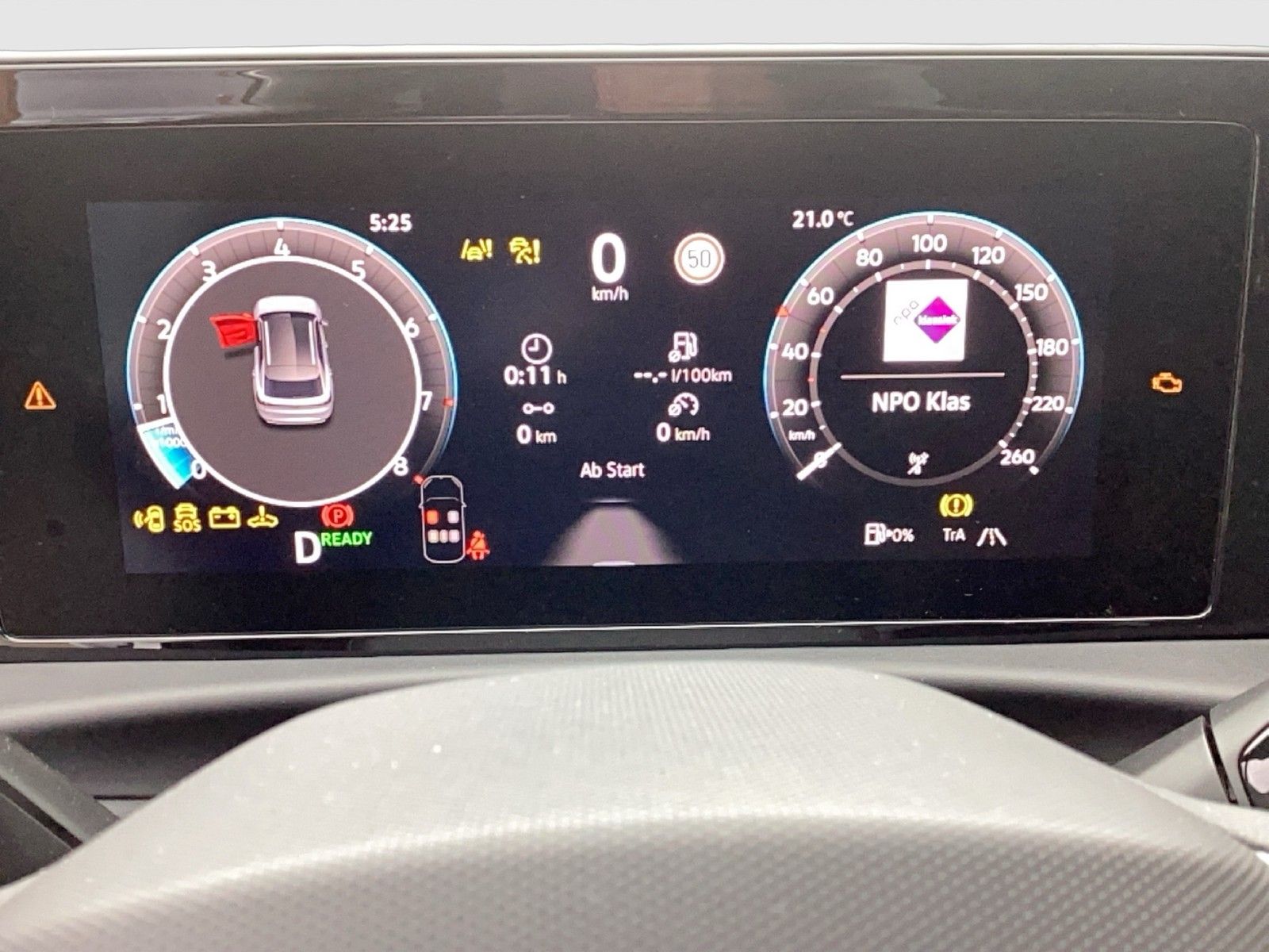 Fahrzeugabbildung Volkswagen T-Roc eTSI Style DSG Matrix AHK Navi AID HUD ACC