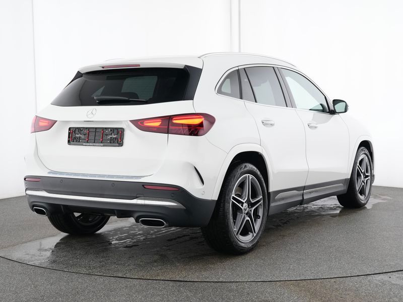 Fahrzeugabbildung Mercedes-Benz GLA 220 4M AMG Premium AHK+Keyless+Totw+Ambi+Kam