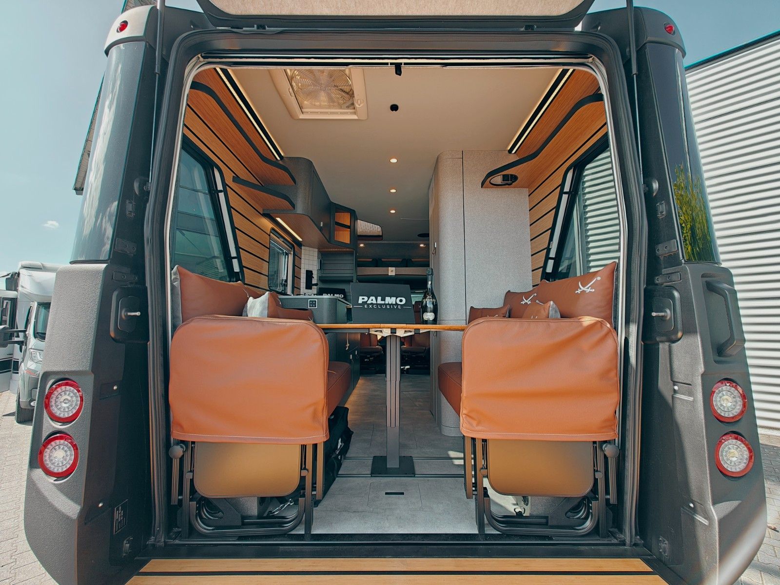 Fahrzeugabbildung HYMER / ERIBA / HYMERCAR VENTURE S 4x4 SANSIBAR® LTD. 1 OF 7 by palmo